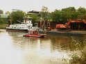 LKW faehrt in den Rhein Langel Hitdorf Faehre P342